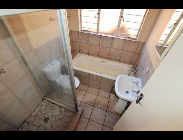 2 BEDROOM APARTMENT FOR SALE IN VAAL PARK EXT 1
